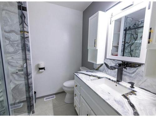 3776 Hwy 588, Thunder Bay, ON - Indoor Photo Showing Bathroom