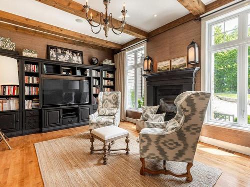 BibliothÃ¨que - 8 Rue Royalview, Hudson, QC - Indoor Photo Showing Living Room With Fireplace