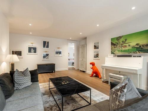 Salle familiale - 8 Rue Royalview, Hudson, QC - Indoor Photo Showing Living Room