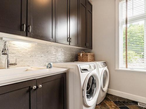 Salle de lavage - 8 Rue Royalview, Hudson, QC - Indoor Photo Showing Laundry Room