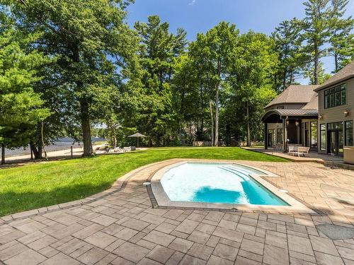 Piscine - 8 Rue Royalview, Hudson, QC - Outdoor With Backyard