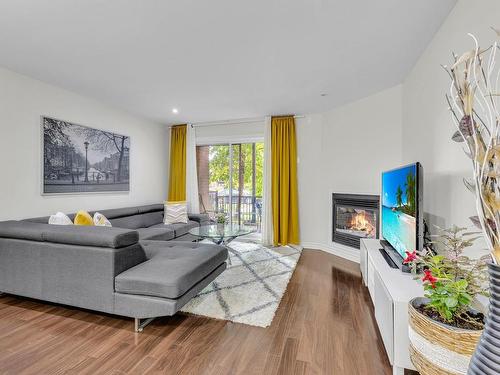 Salon - 3911 Rue Antoine-Bedwani, Laval (Chomedey), QC - Indoor Photo Showing Living Room With Fireplace