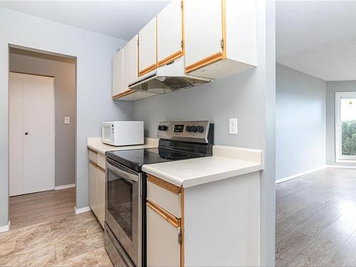 106-2815 Departure Bay Rd, Nanaimo, BC - Indoor Photo Showing Kitchen