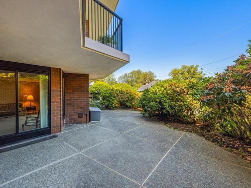 103-1375 Newport Ave, Oak Bay, BC - Outdoor