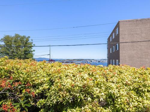 103-1375 Newport Ave, Oak Bay, BC - Outdoor