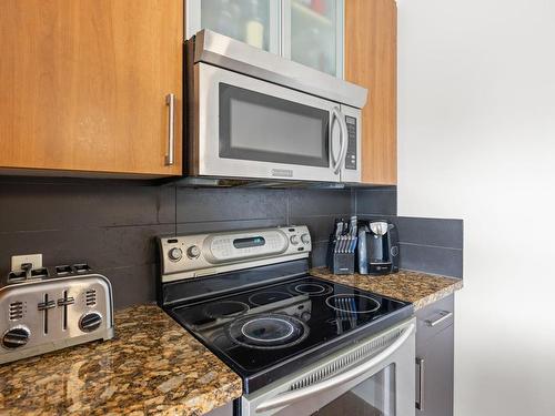 313-2745 Veterans Memorial Pkwy, Langford, BC - Indoor Photo Showing Kitchen