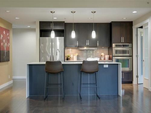 206-999 Burdett Ave, Victoria, BC - Indoor Photo Showing Kitchen With Upgraded Kitchen