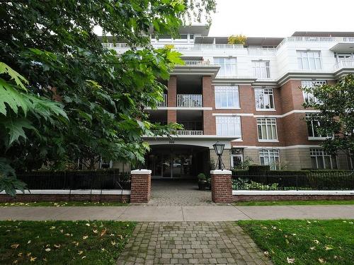 206-999 Burdett Ave, Victoria, BC - Outdoor