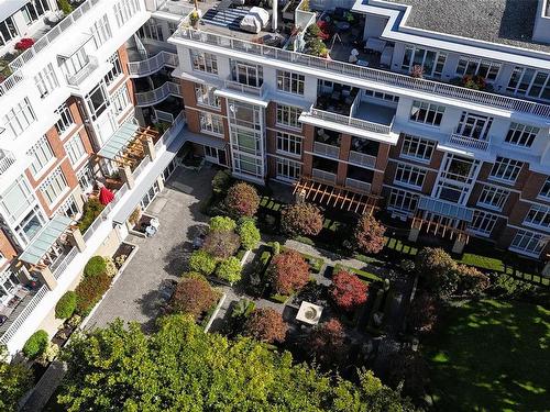 206-999 Burdett Ave, Victoria, BC - Outdoor