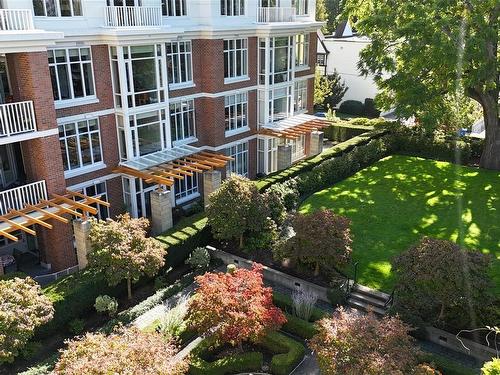 206-999 Burdett Ave, Victoria, BC - Outdoor