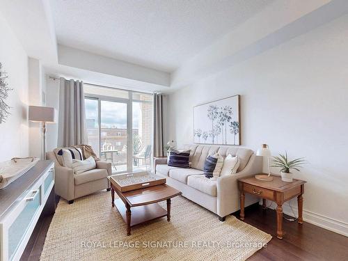 304-68 Main St N, Markham, ON - Indoor Photo Showing Living Room