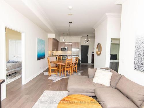 1207-35 Fontenay Crt, Toronto, ON - Indoor Photo Showing Living Room