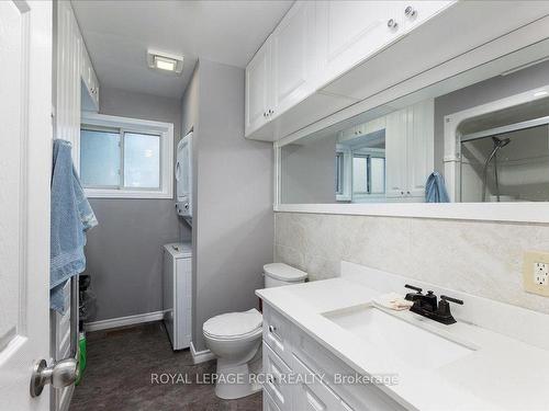 210 Weber St, Wellington North, ON - Indoor Photo Showing Bathroom