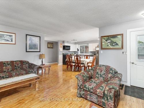 210 Weber St, Wellington North, ON - Indoor Photo Showing Living Room