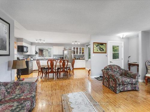 210 Weber St, Wellington North, ON - Indoor Photo Showing Living Room