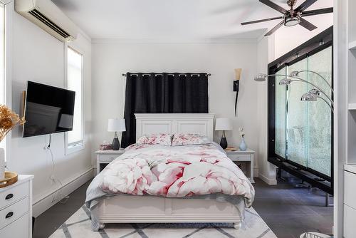 3083 Harwood Road, Lake Country, BC - Indoor Photo Showing Bedroom