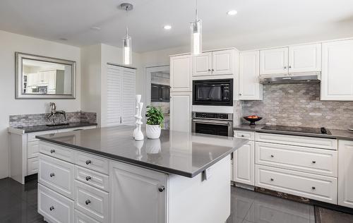 3083 Harwood Road, Lake Country, BC - Indoor Photo Showing Kitchen With Upgraded Kitchen