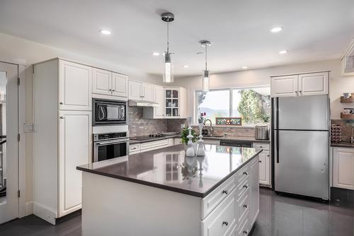 3083 Harwood Road, Lake Country, BC - Indoor Photo Showing Kitchen With Upgraded Kitchen