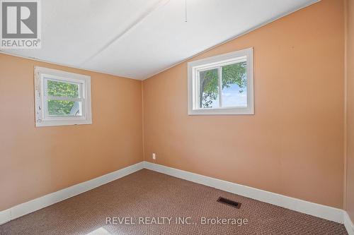 371 Pihach Street, Pelham, ON - Indoor Photo Showing Other Room