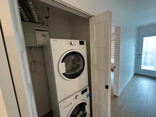 Hall - 7625 18E Avenue, Montréal (Villeray/Saint-Michel/Parc-Extension), QC - Indoor Photo Showing Laundry Room