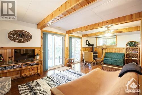 64 Rossel Trail, Cobden, ON - Indoor Photo Showing Living Room