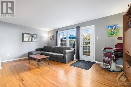 9 Monterey Drive, Ottawa, ON - Indoor Photo Showing Living Room