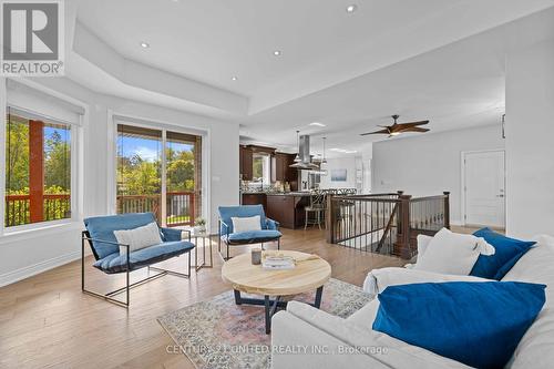 435 Raymond Street, Peterborough (Northcrest), ON - Indoor Photo Showing Living Room