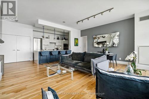 4401 - 80 John Street, Toronto, ON - Indoor Photo Showing Living Room