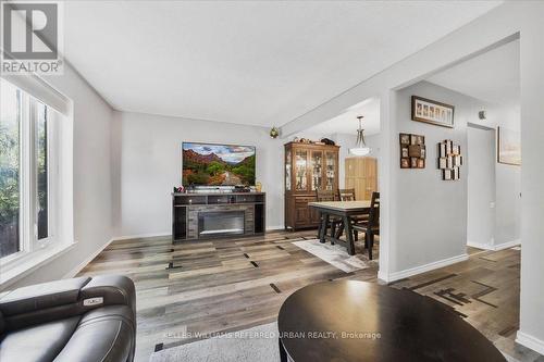 26 - 781 Military Trail, Toronto, ON - Indoor Photo Showing Living Room