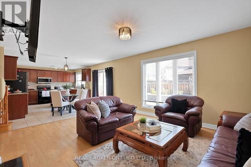 4 Muskox Drive, Toronto, ON - Indoor Photo Showing Living Room