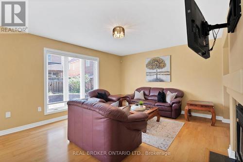 4 Muskox Drive, Toronto, ON - Indoor Photo Showing Living Room