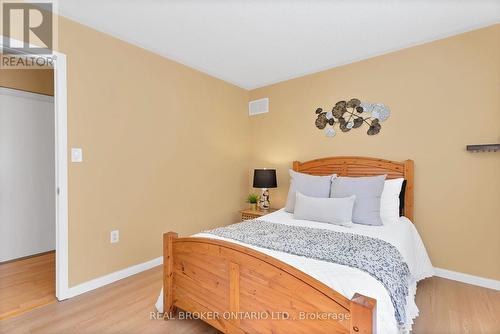 4 Muskox Drive, Toronto, ON - Indoor Photo Showing Bedroom