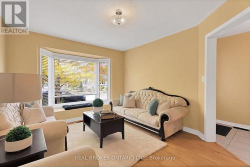 4 Muskox Drive, Toronto, ON - Indoor Photo Showing Living Room