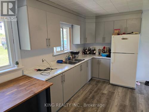 7485 King Road, King, ON - Indoor Photo Showing Kitchen With Double Sink