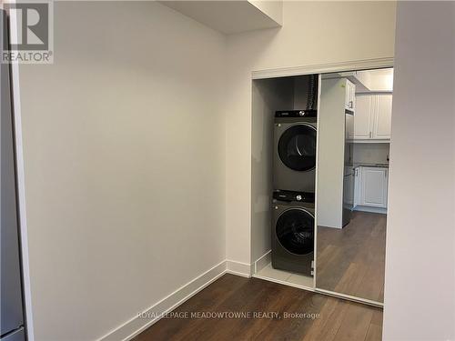 201 - 2343 Khalsa Gate, Oakville, ON - Indoor Photo Showing Laundry Room