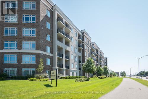 126 - 610 Farmstead Drive, Milton, ON - Outdoor With Balcony With Facade