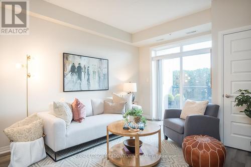 126 - 610 Farmstead Drive, Milton, ON - Indoor Photo Showing Living Room