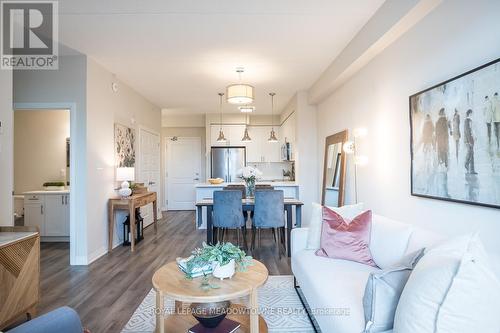 126 - 610 Farmstead Drive, Milton, ON - Indoor Photo Showing Living Room