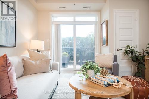 126 - 610 Farmstead Drive, Milton, ON - Indoor Photo Showing Living Room