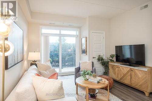 126 - 610 Farmstead Drive, Milton, ON - Indoor Photo Showing Living Room