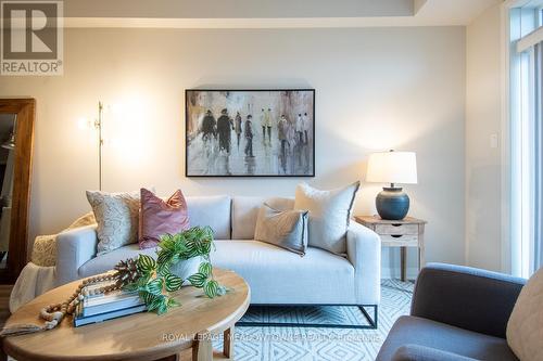 126 - 610 Farmstead Drive, Milton, ON - Indoor Photo Showing Living Room