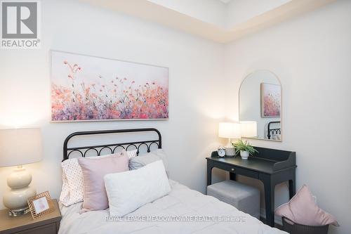 126 - 610 Farmstead Drive, Milton, ON - Indoor Photo Showing Bedroom