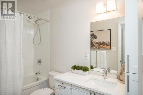 126 - 610 Farmstead Drive, Milton, ON - Indoor Photo Showing Bathroom