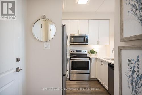 126 - 610 Farmstead Drive, Milton, ON - Indoor Photo Showing Kitchen