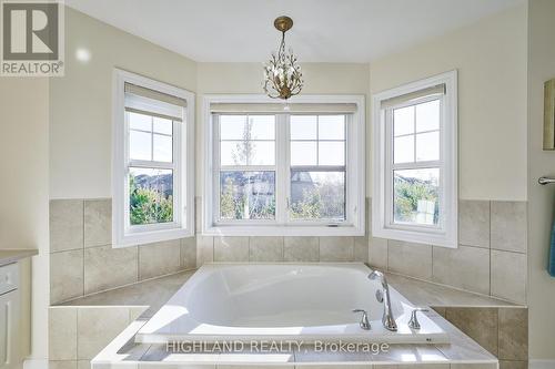 3163 Carding Mill Trail, Oakville, ON - Indoor Photo Showing Bathroom