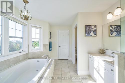 3163 Carding Mill Trail, Oakville, ON - Indoor Photo Showing Bathroom