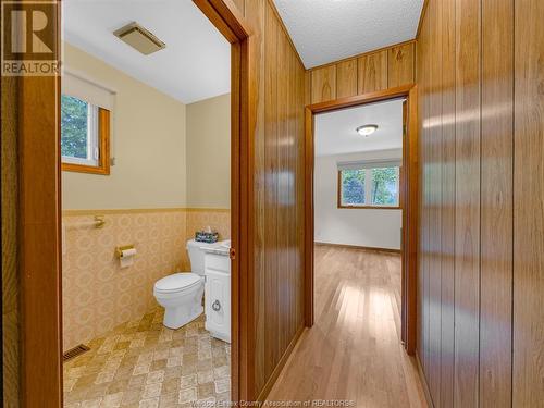 1605 Erie Road, Essex, ON - Indoor Photo Showing Bathroom