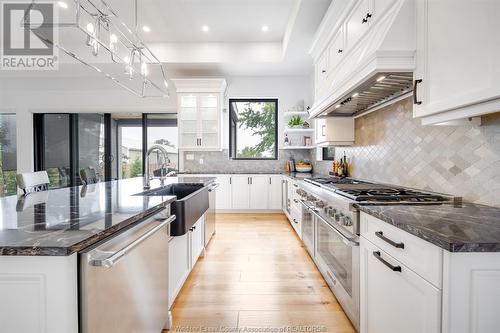 77 Bissonnette, Lakeshore, ON - Indoor Photo Showing Kitchen With Upgraded Kitchen