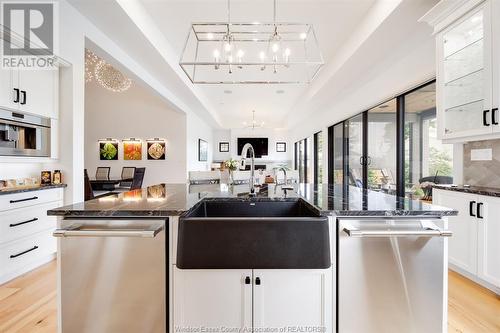 77 Bissonnette, Lakeshore, ON - Indoor Photo Showing Kitchen With Upgraded Kitchen