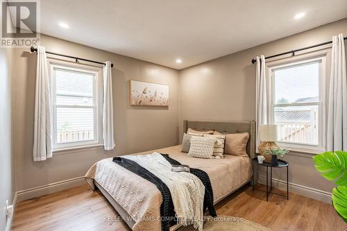 207 East 33Rd Street, Hamilton, ON - Indoor Photo Showing Bedroom